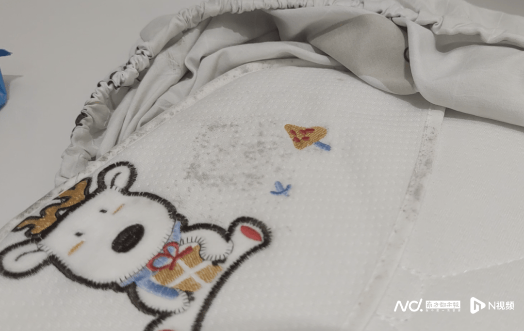 座椅松動(dòng)、護(hù)理臺(tái)發(fā)霉！深圳部分母嬰室管理堪憂<strong></p>
<p>母嬰護(hù)理
</strong>，部門回應(yīng):母嬰護(hù)理
