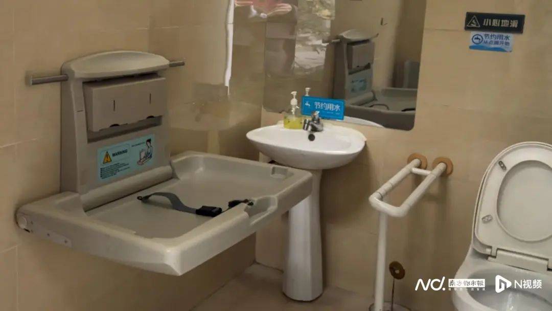 座椅松動(dòng)、護(hù)理臺(tái)發(fā)霉！深圳部分母嬰室管理堪憂<strong></p>
<p>母嬰護(hù)理
</strong>，部門回應(yīng):母嬰護(hù)理
