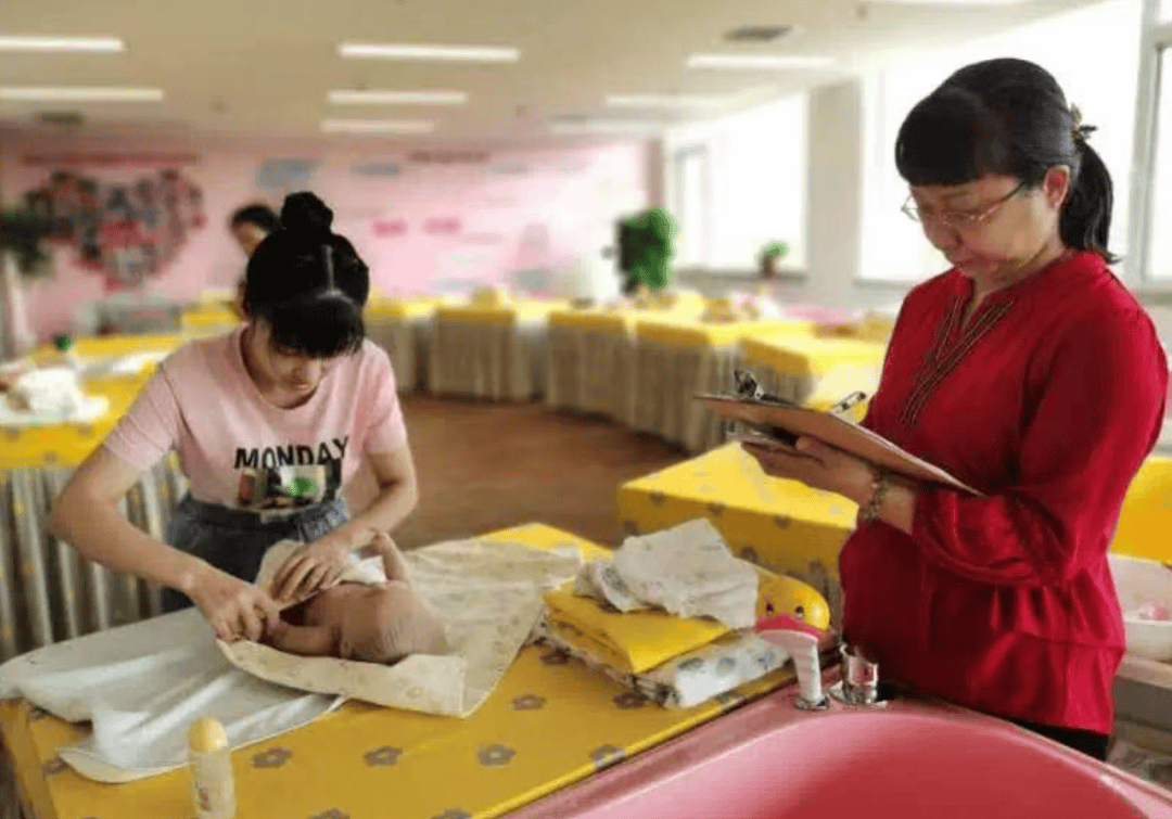 【匯蘇馨巾幗家政】 肖煥：母嬰護(hù)理<strong></p>
<p>母嬰護(hù)理
</strong>，以愛為本:母嬰護(hù)理
